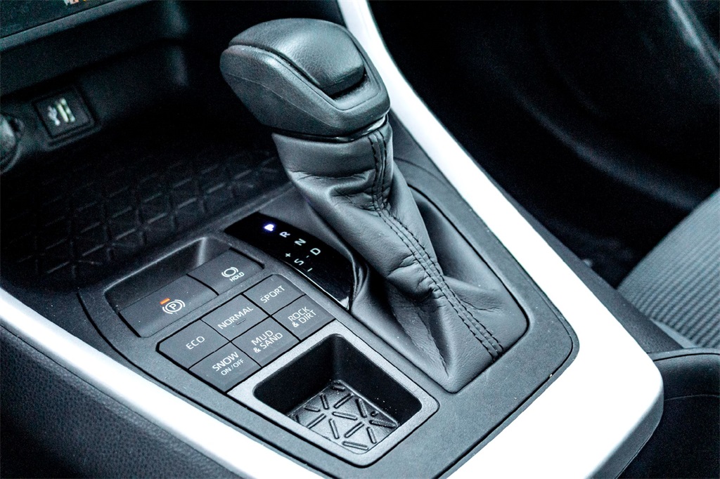 2024 Toyota RAV4 LE photo 24