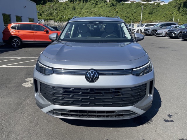 2025 Volkswagen Tiguan SE photo 2
