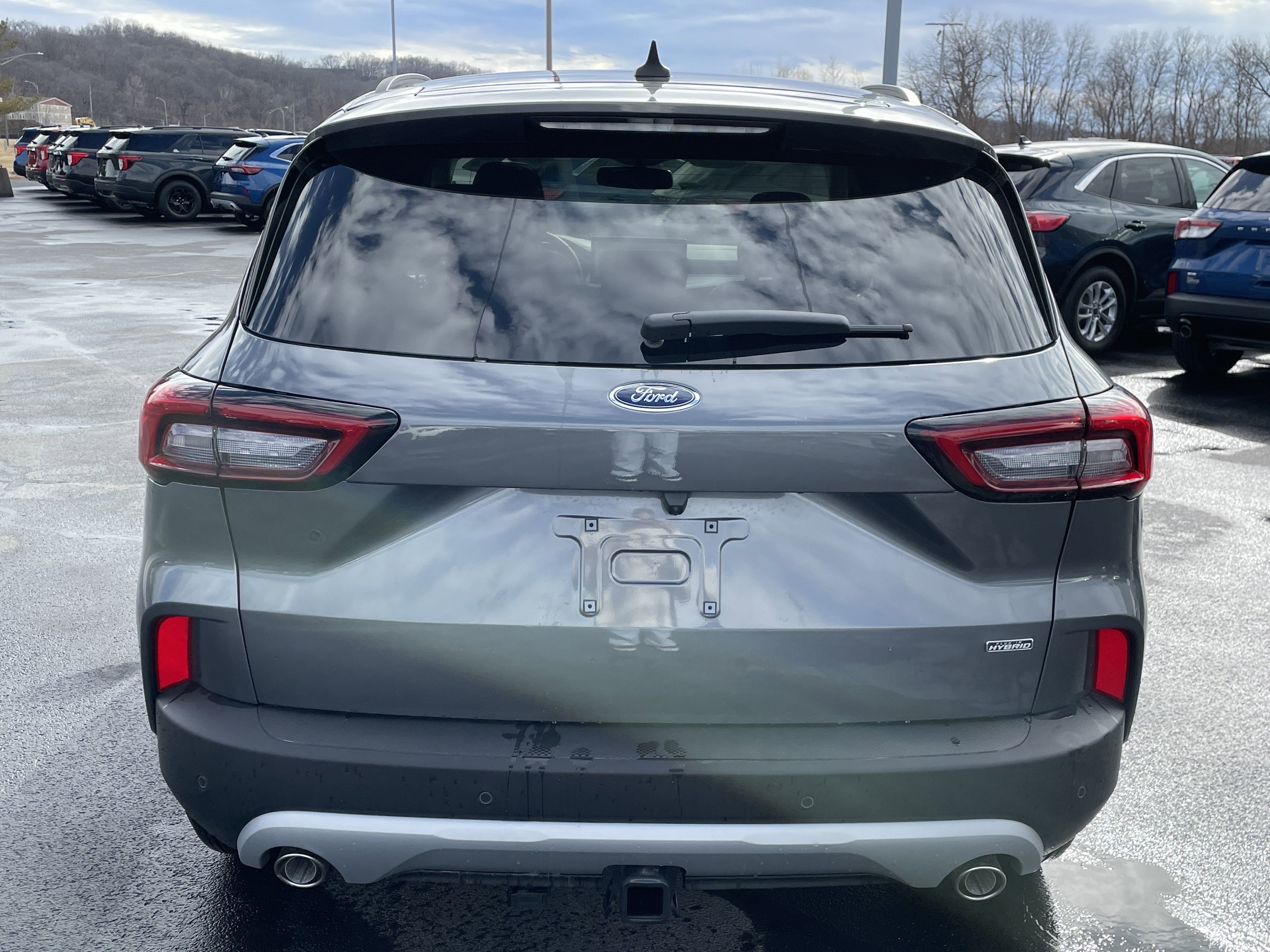 2024 Ford Escape Plug-In Hybrid photo 2