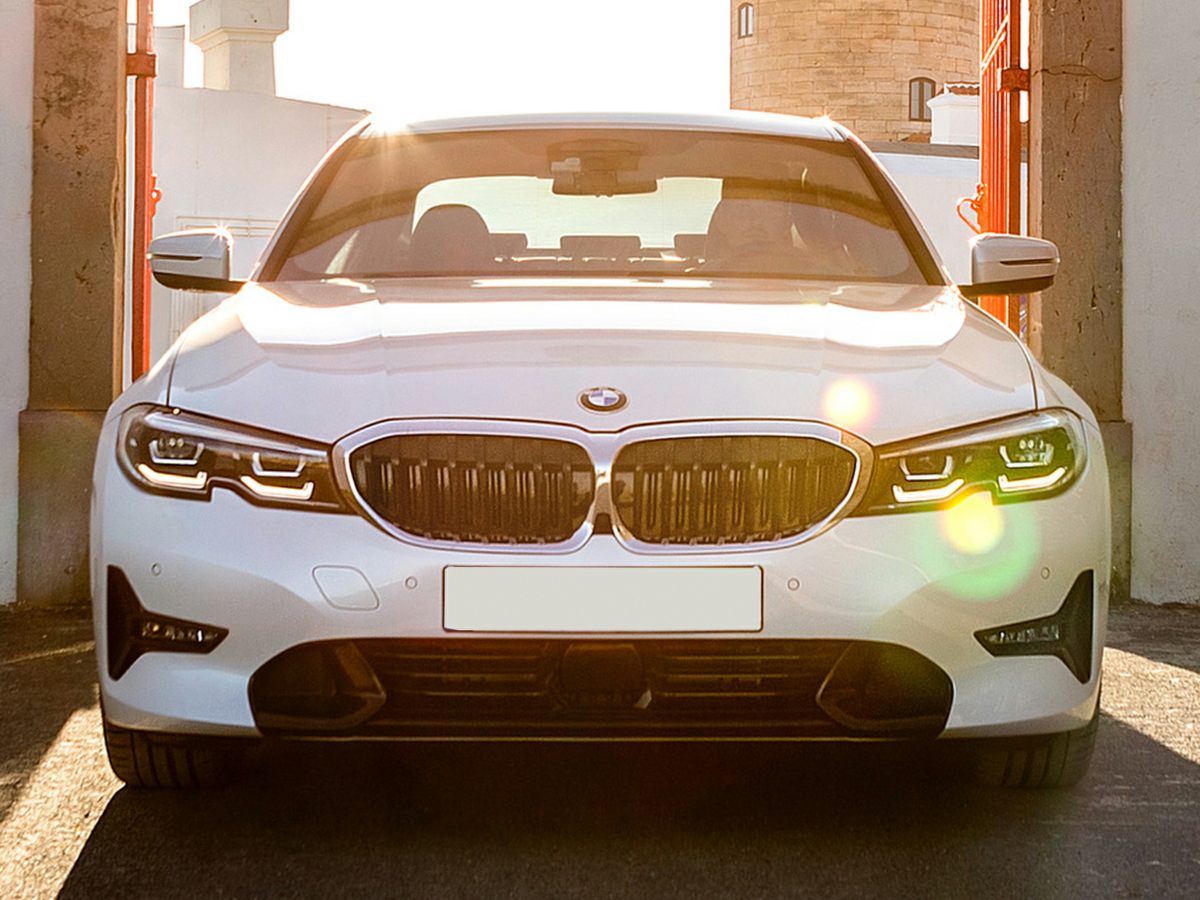 2021 BMW 3 Series 330e's photo