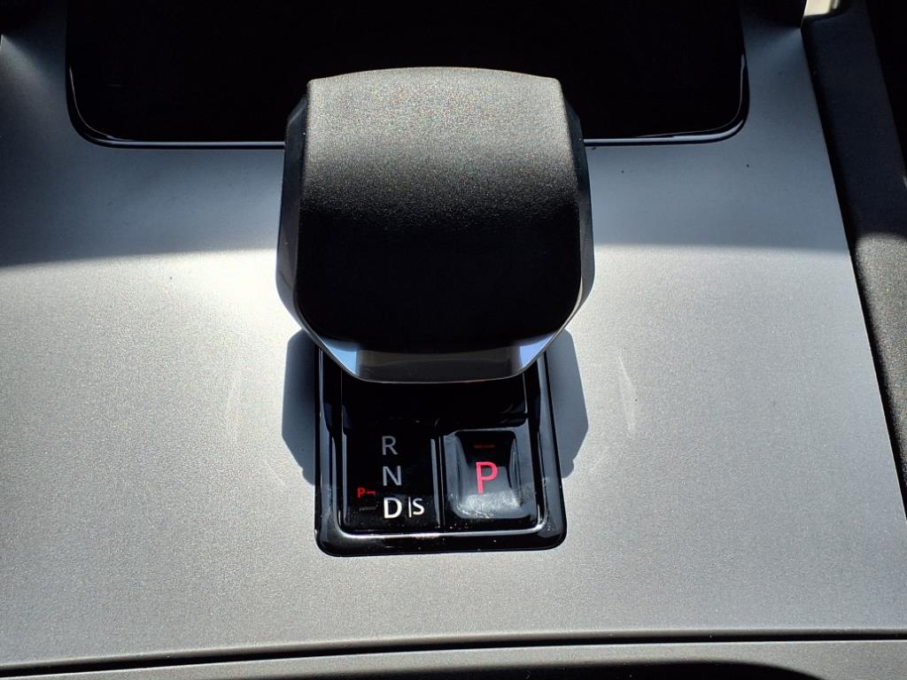 2025 Land Rover Discovery Sport S photo 13