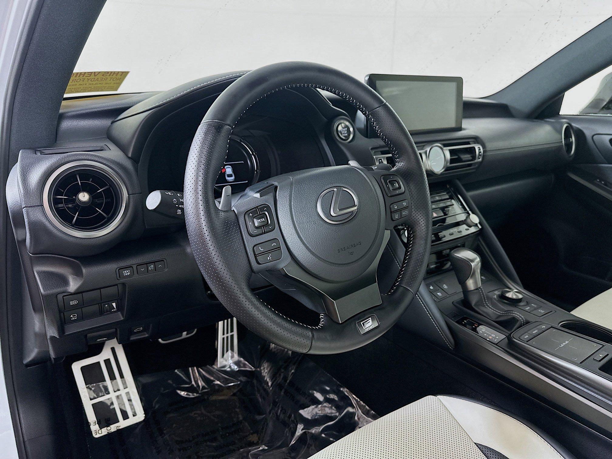 2022 Lexus IS 350 F SPORT AWD photo 9