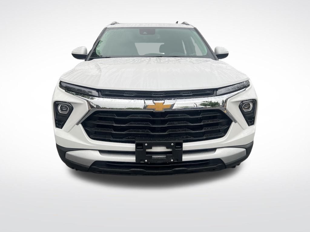 2024 Chevrolet Trailblazer LT photo 2
