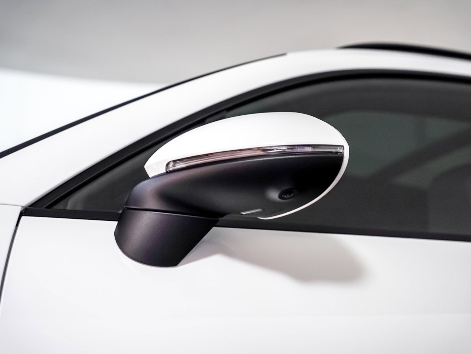 2025 Porsche Macan Electric photo 24