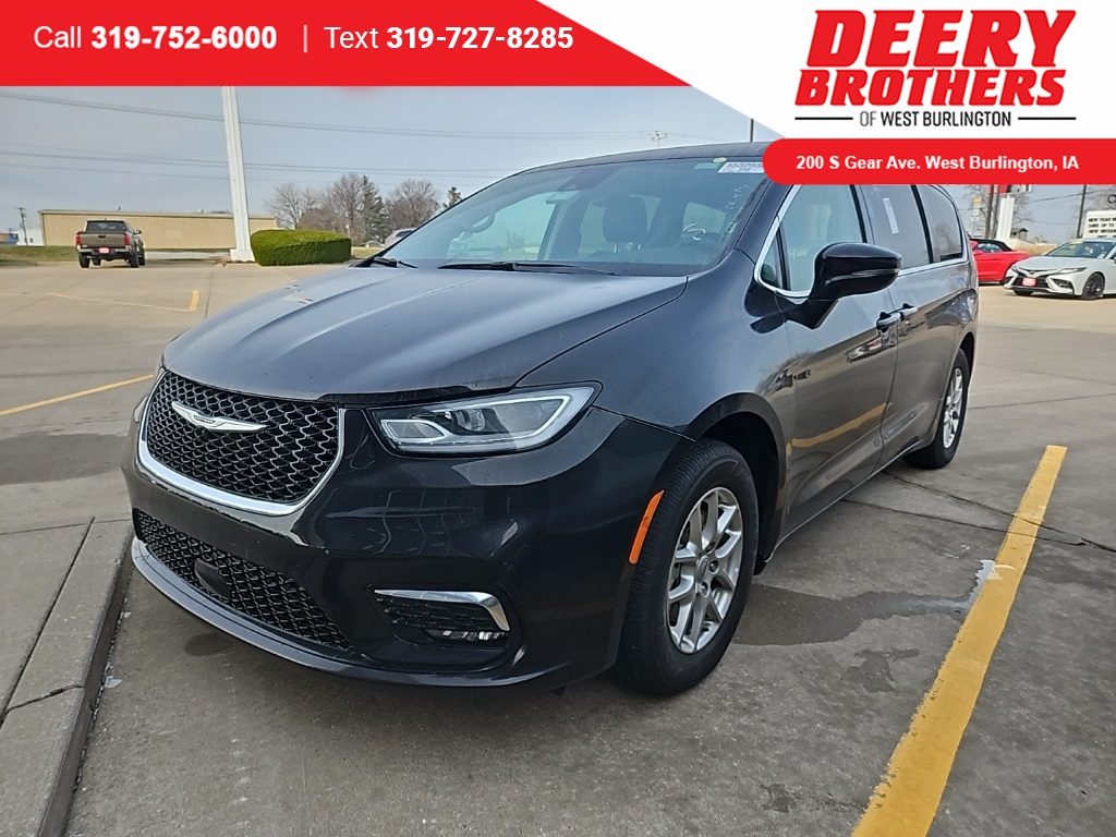 2024 Chrysler Pacifica Touring L's photo