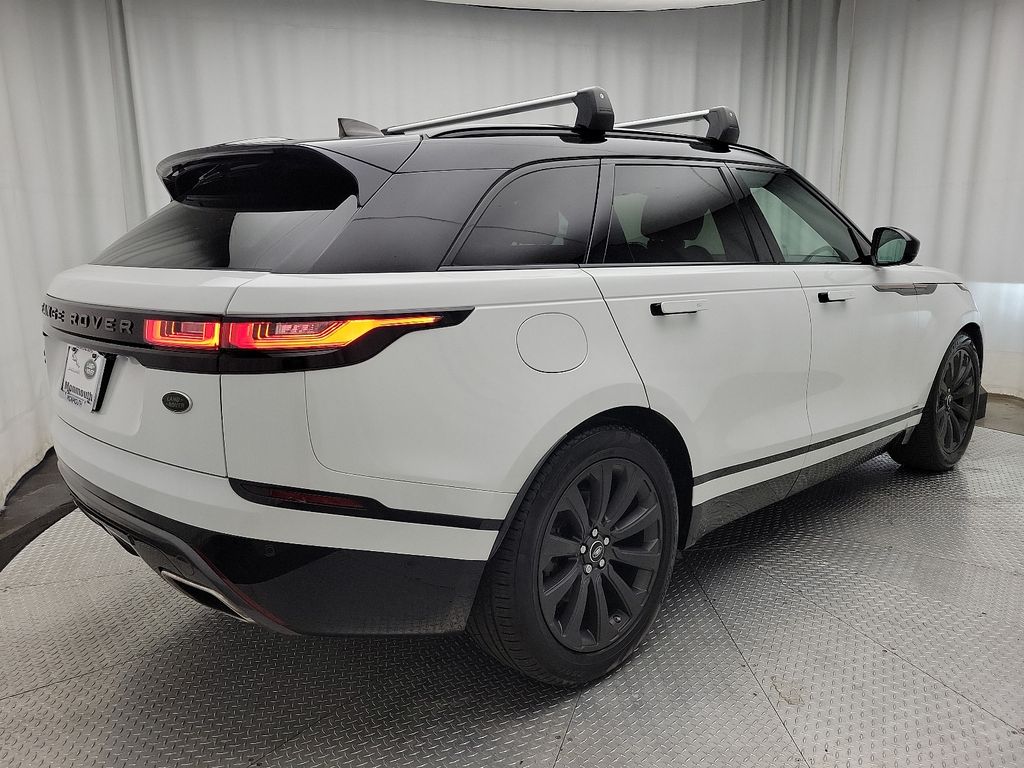 2018 Land Rover Range Rover Velar SE photo 4
