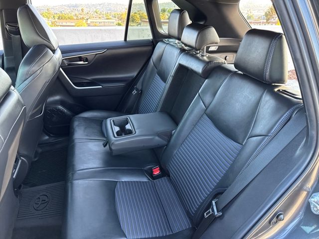 2020 Toyota RAV4 Hybrid XSE photo 17