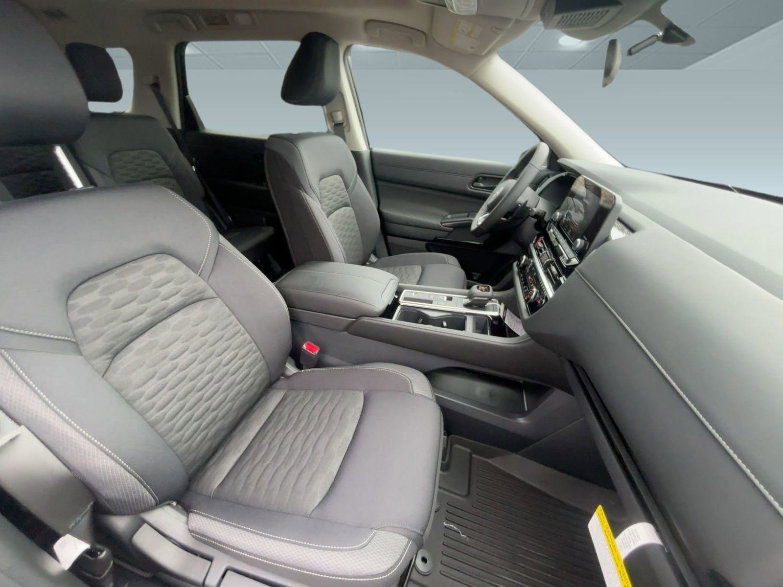 2025 Nissan Pathfinder SV photo 29