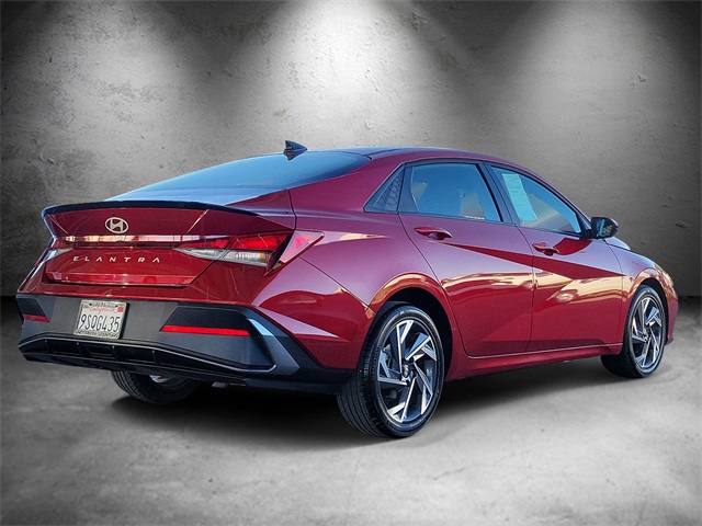 2025 Hyundai Elantra SEL Sport photo 4