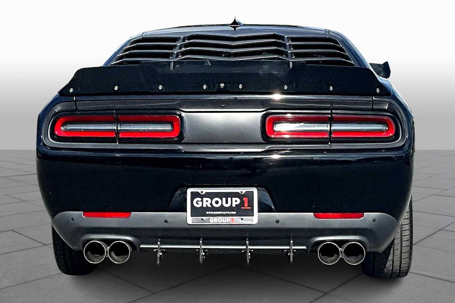 2016 Dodge Challenger SRT8 392 photo 4