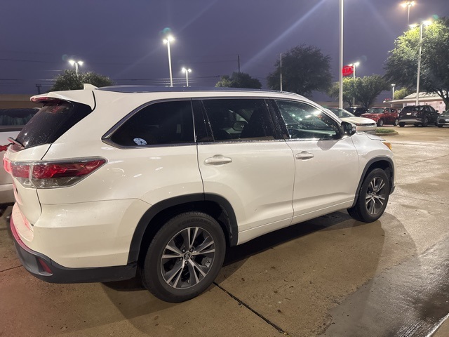 2016 Toyota Highlander Base Hybrid photo 2