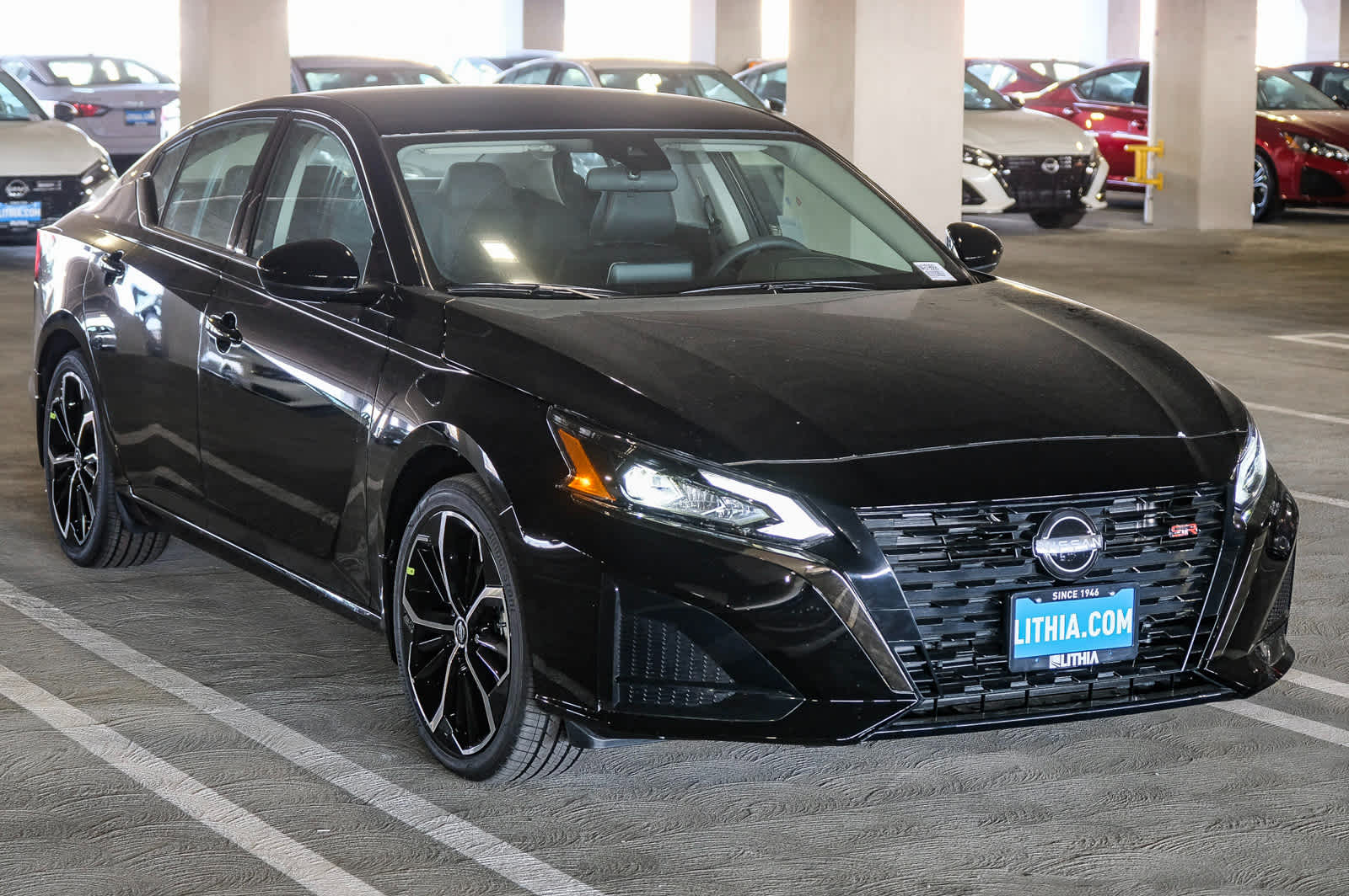 2025 Nissan Altima SR photo 3