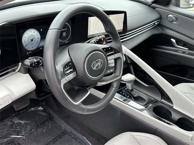 2023 Hyundai Elantra Limited photo 2