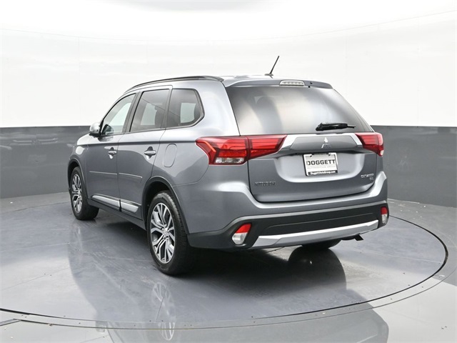 2016 Mitsubishi Outlander SE photo 4