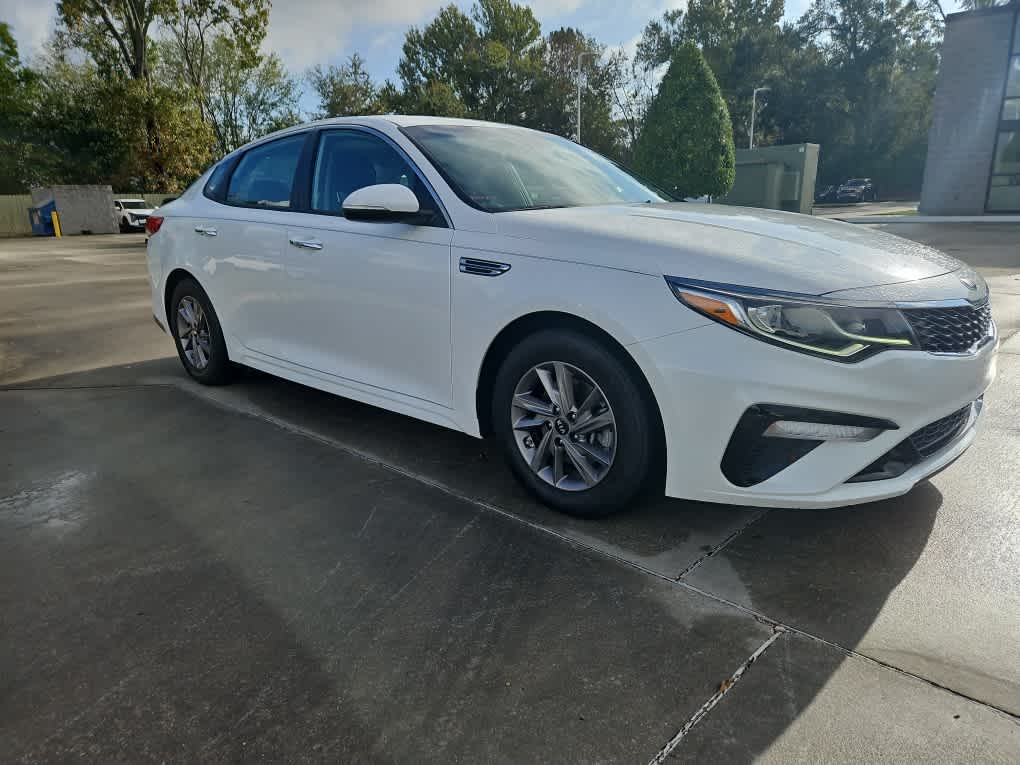 2020 Kia Optima LX photo 2