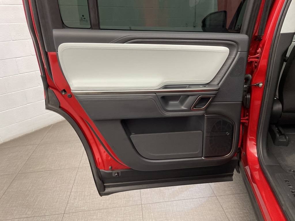 2024 Rivian R1S Launch Edition photo 22