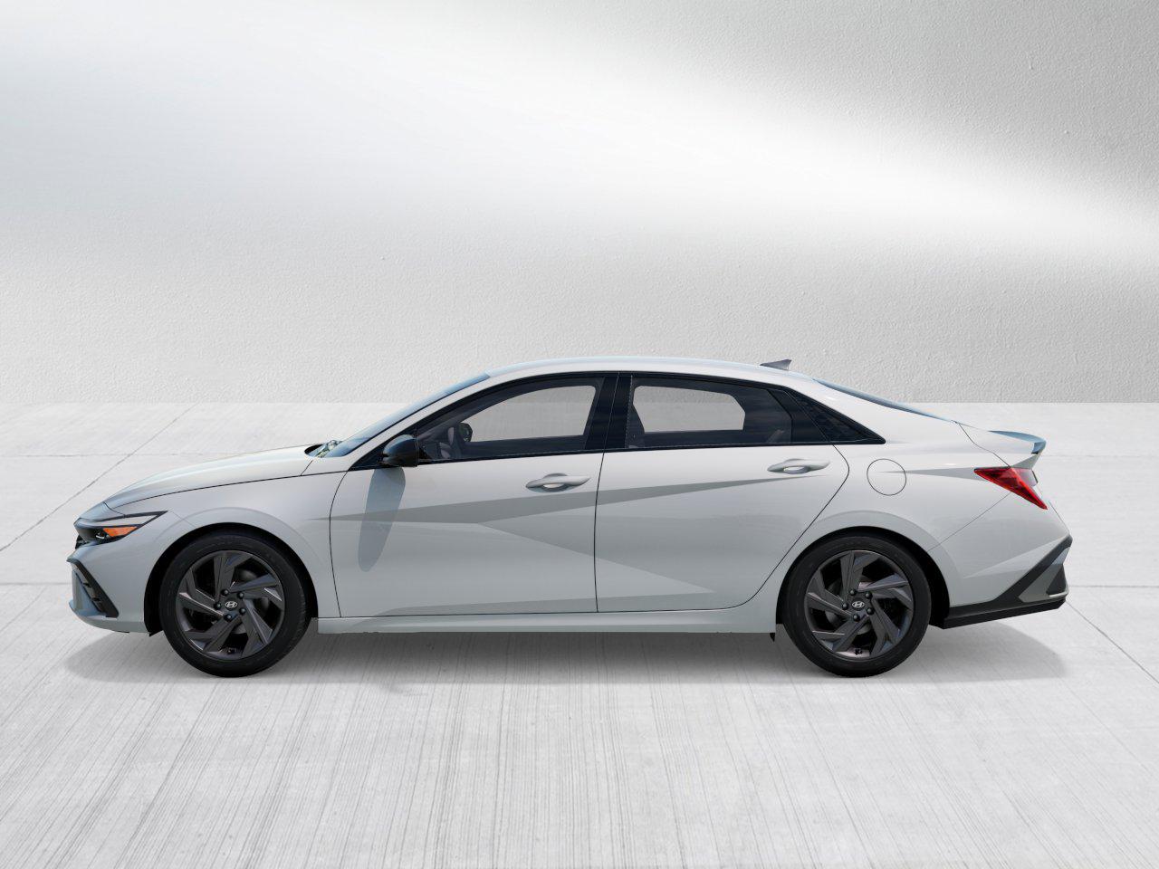 2026 Hyundai Elantra SEL Sport photo 3