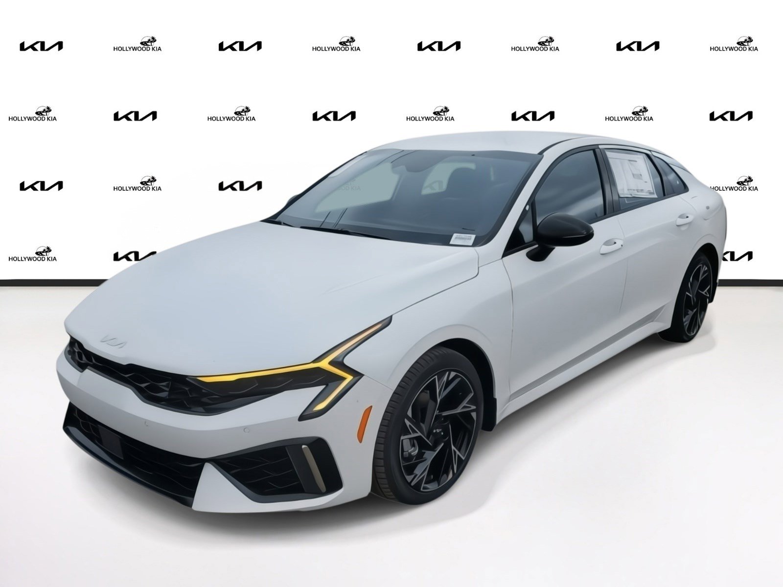 2025 Kia K5 GT-Line photo 3