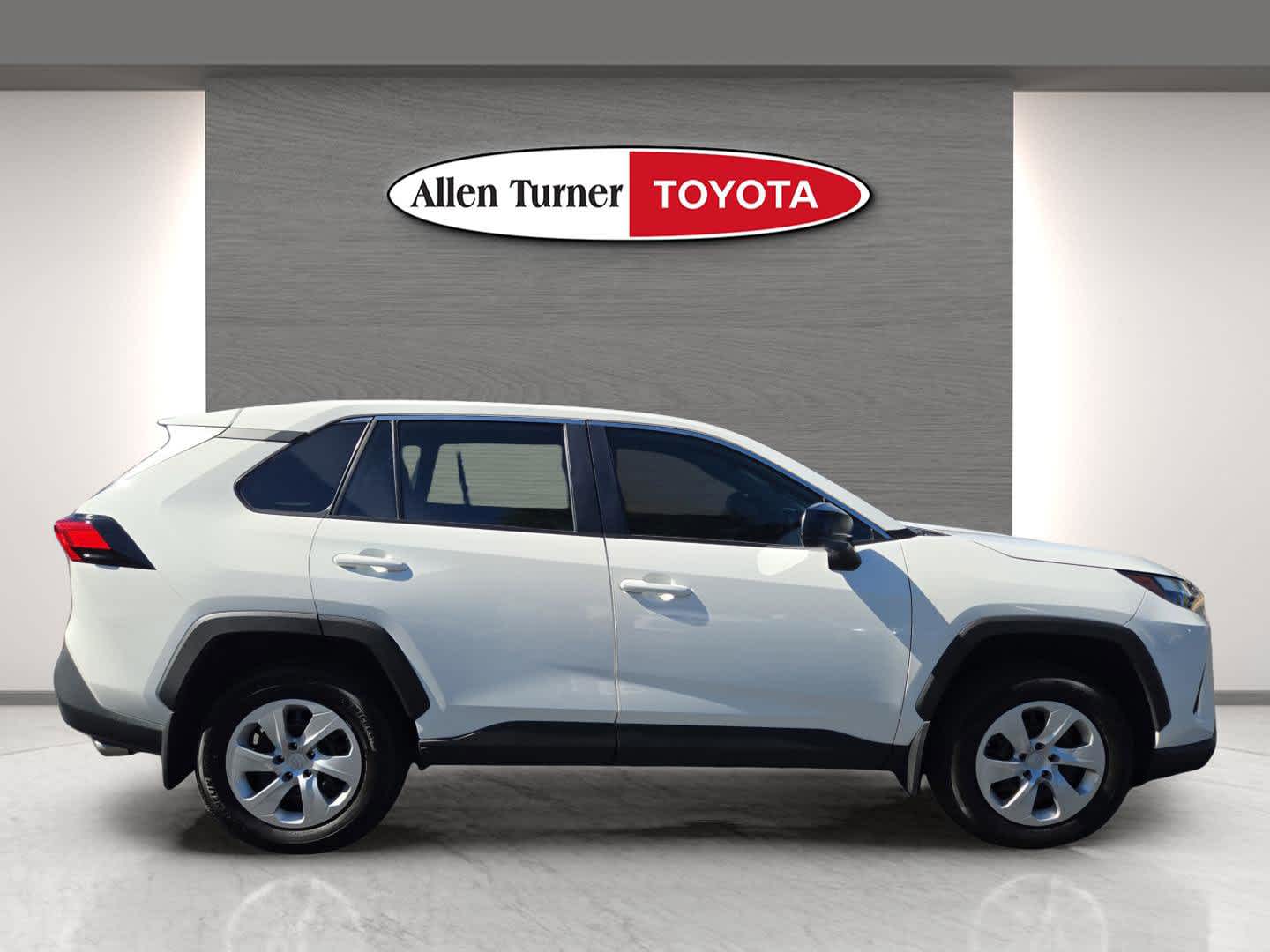 2024 Toyota RAV4 LE photo 3