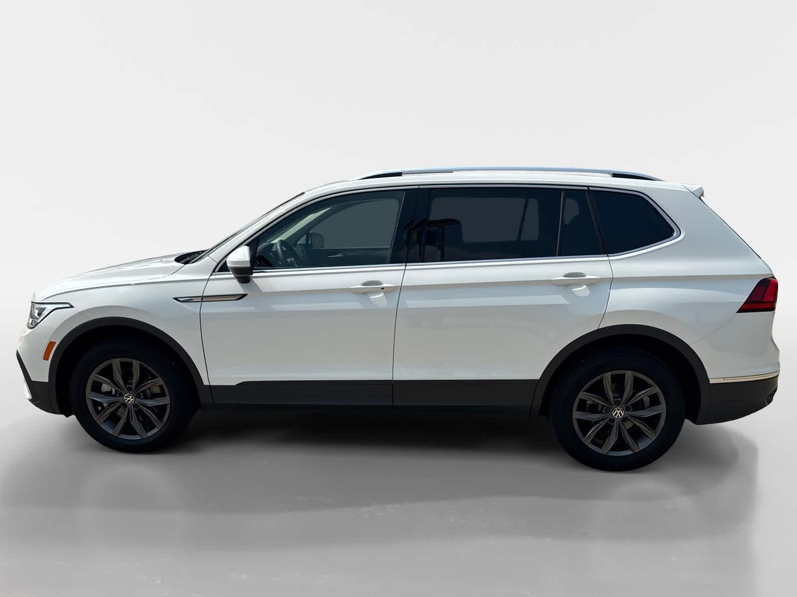 2024 Volkswagen Tiguan SE Wolfsburg Edition photo 3
