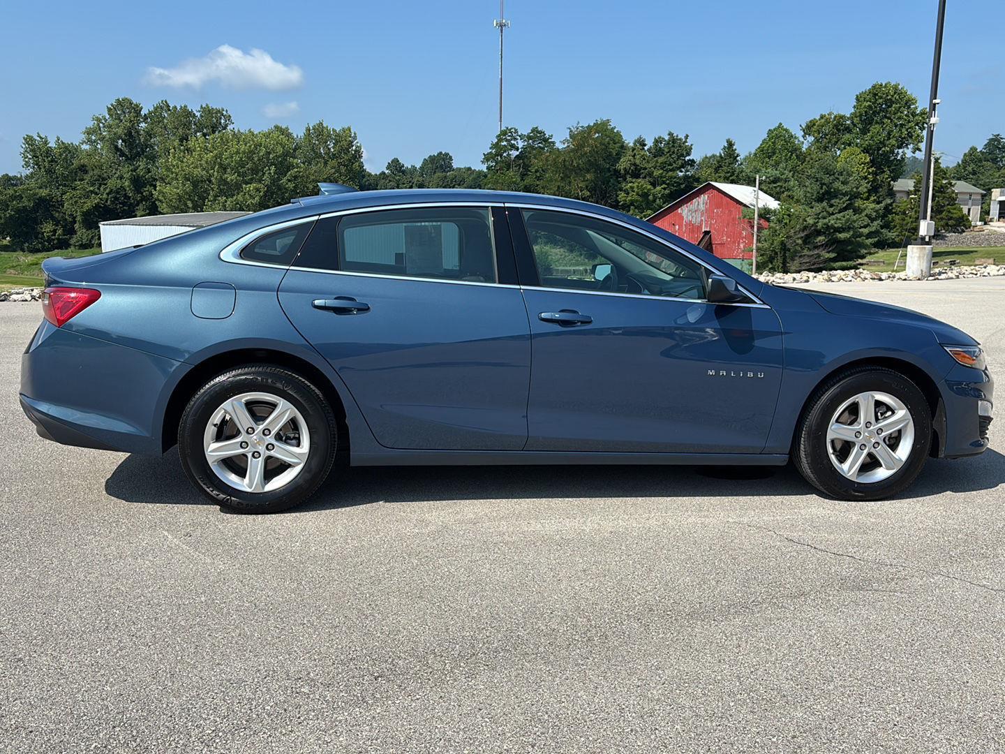 2024 Chevrolet Malibu 1LT photo 3