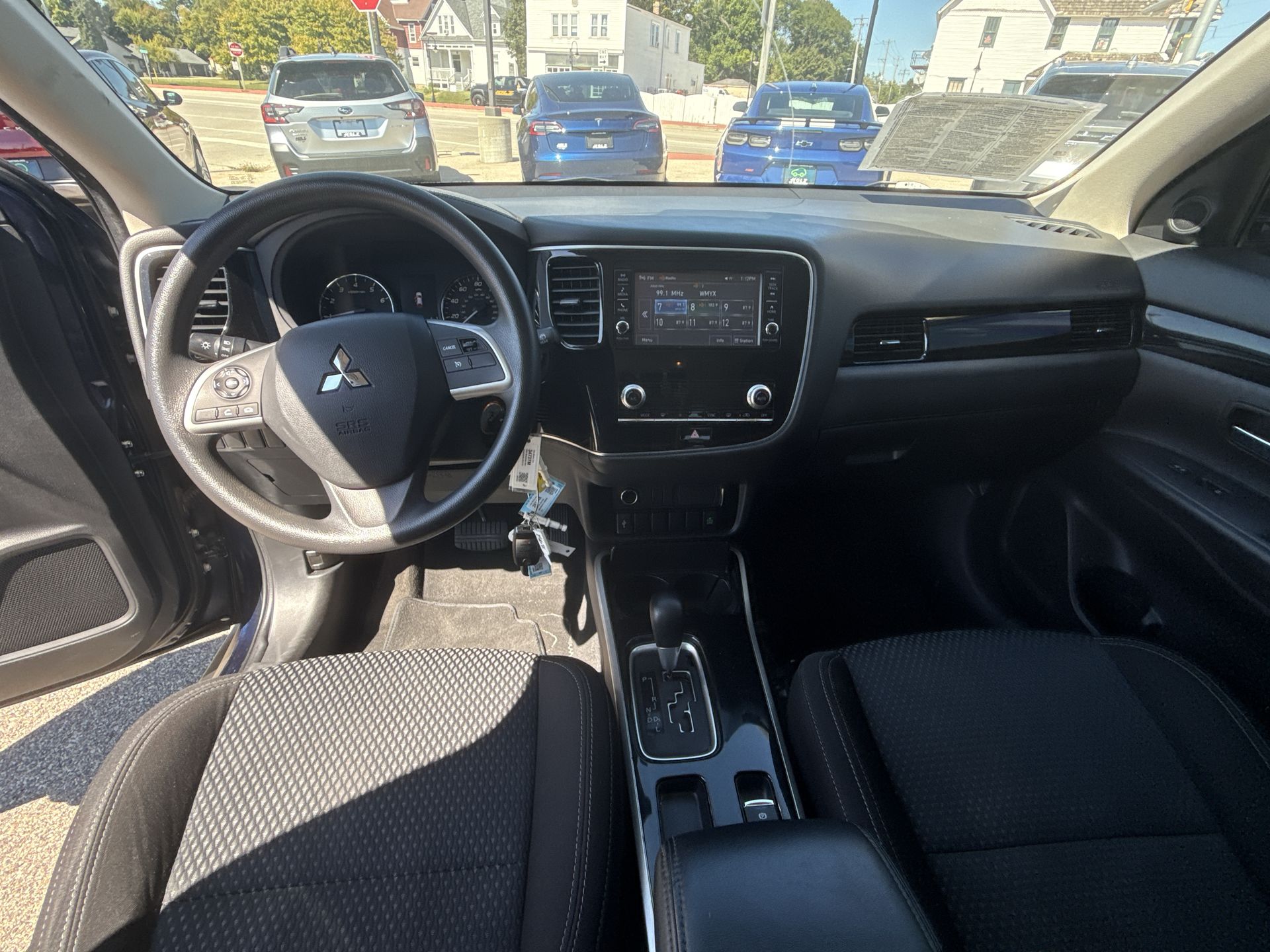 2020 Mitsubishi Outlander ES photo 10