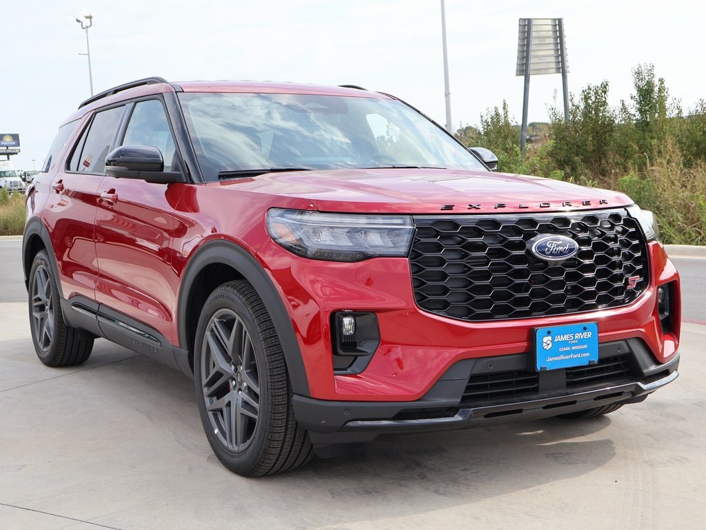 2025 Ford Explorer ST photo 4