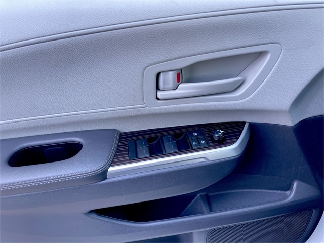 2024 Toyota Sienna LE photo 4