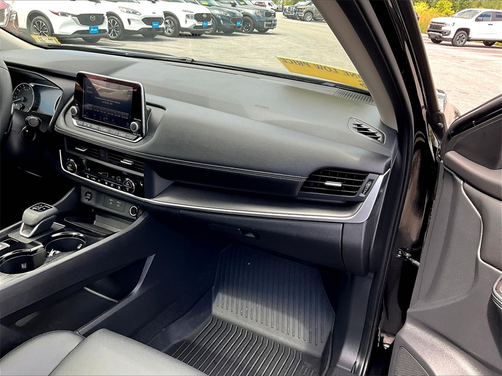 2024 Nissan Rogue SV photo 13