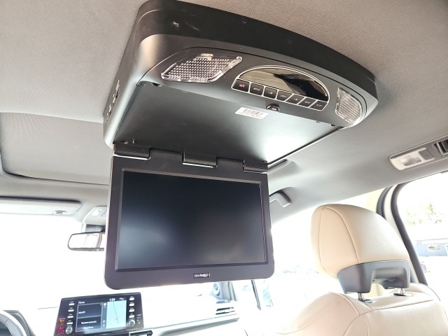 2023 Toyota Sienna XLE photo 20