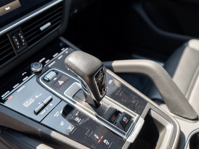 2022 Porsche Cayenne Coupe Base photo 26