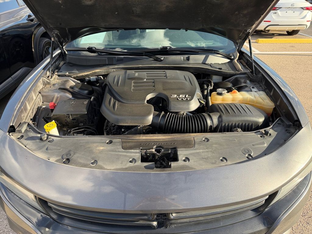 2019 Dodge Charger SXT photo 16