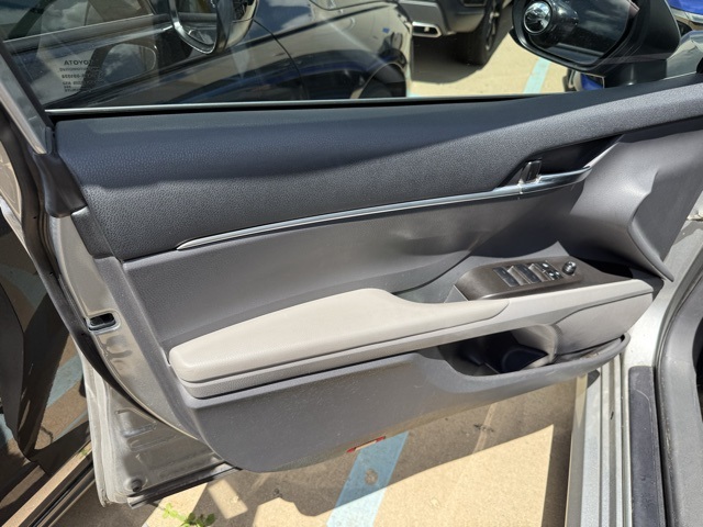 2023 Toyota Camry LE photo 6