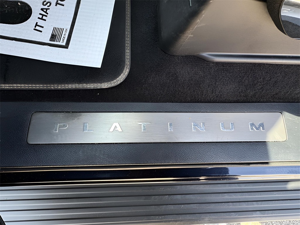 2022 Ford F-150 Platinum photo 22