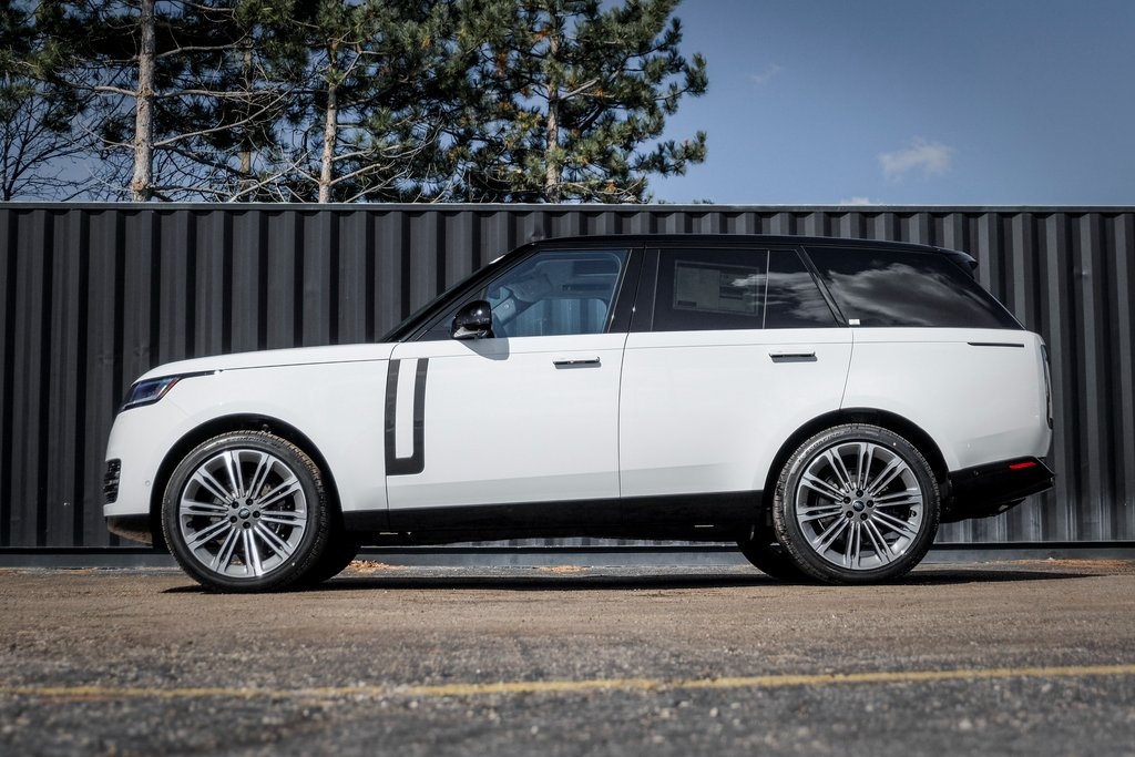 2025 Land Rover Range Rover SE photo 2