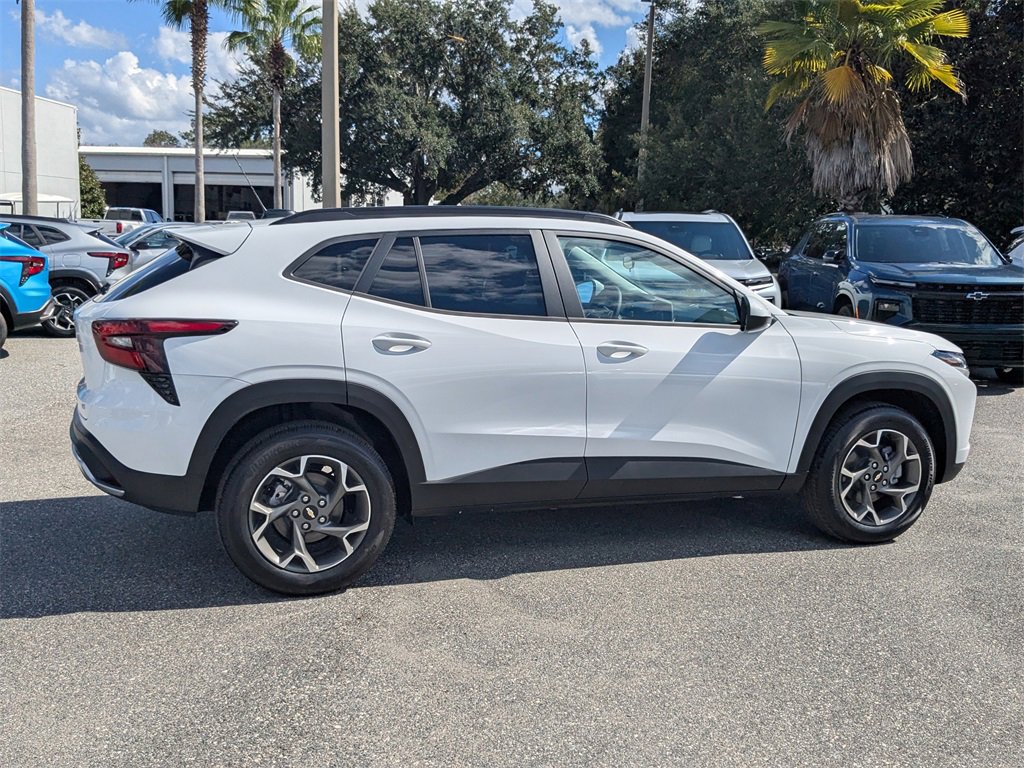 2026 Chevrolet Trax LT photo 3