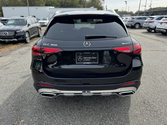 2026 Mercedes Benz GLC 300 4MATIC photo 4