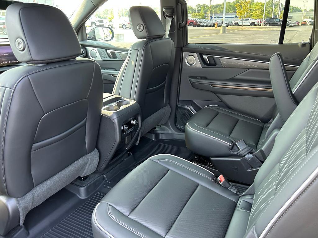 2026 Buick Enclave Avenir photo 8
