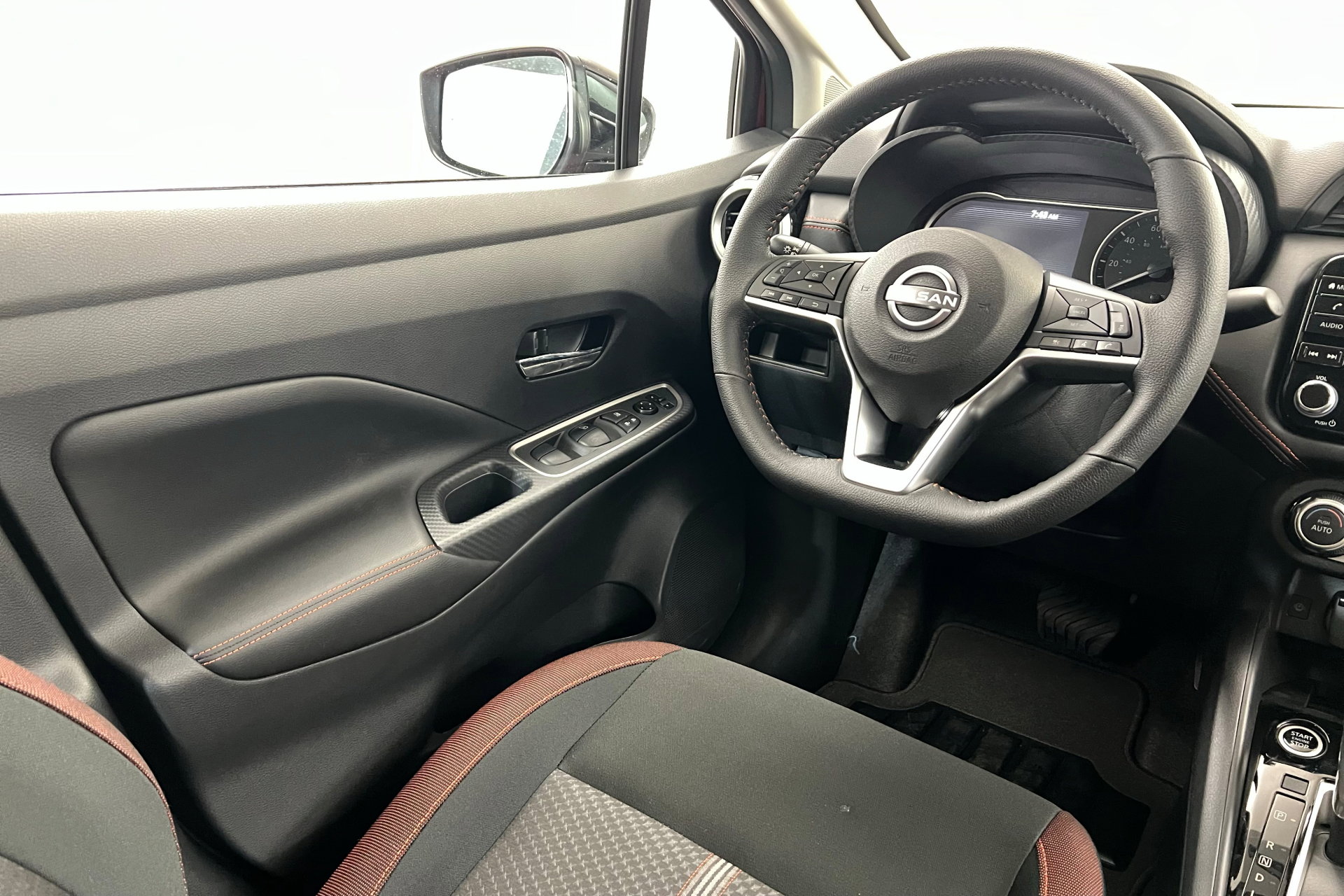2025 Nissan Versa SR photo 11