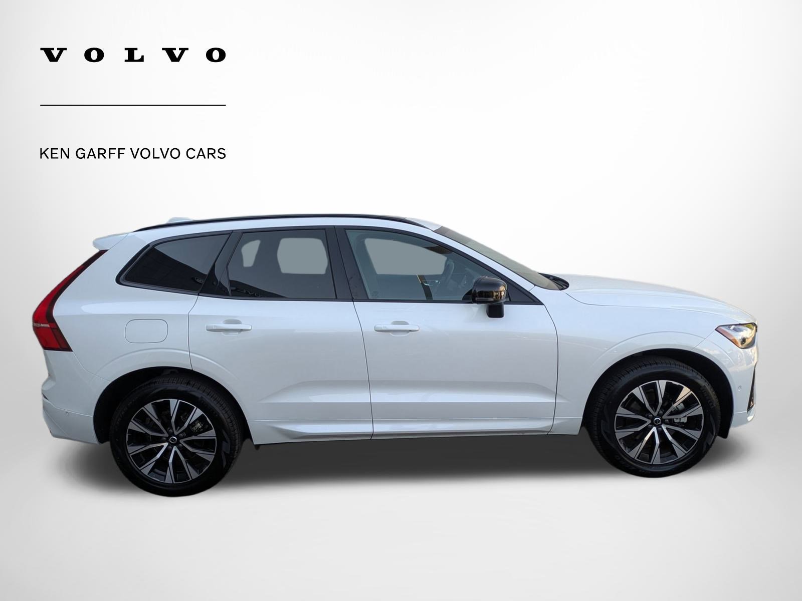 2025 Volvo XC60 Plus photo 2