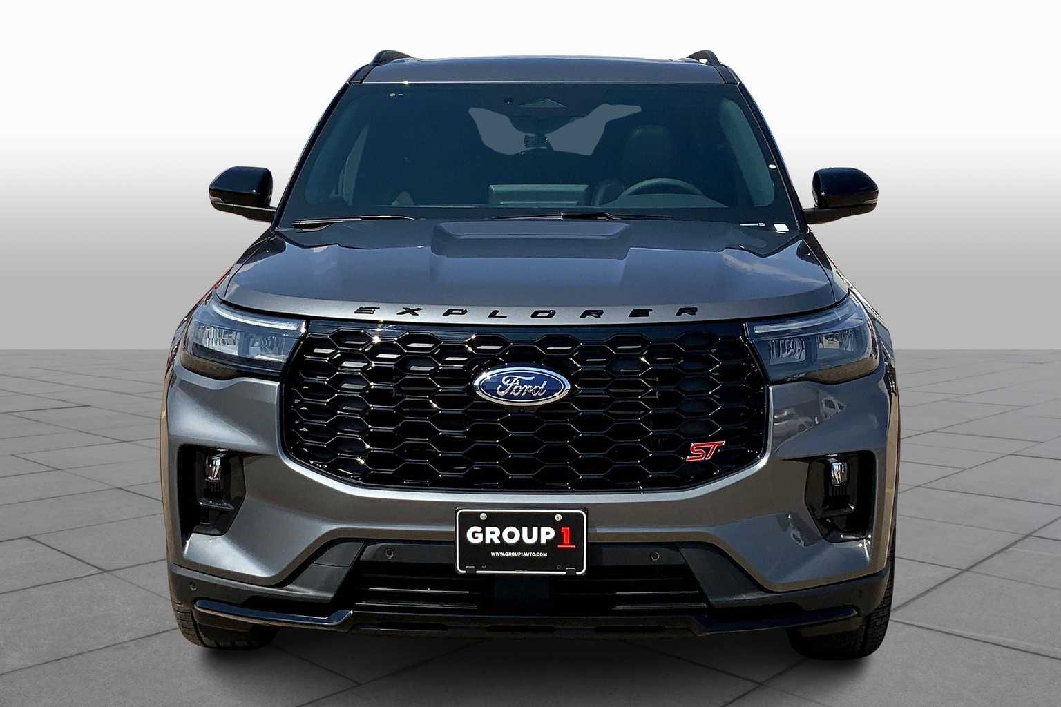 2025 Ford Explorer ST photo 3