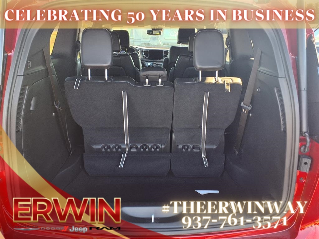 2026 Chrysler Pacifica photo 2