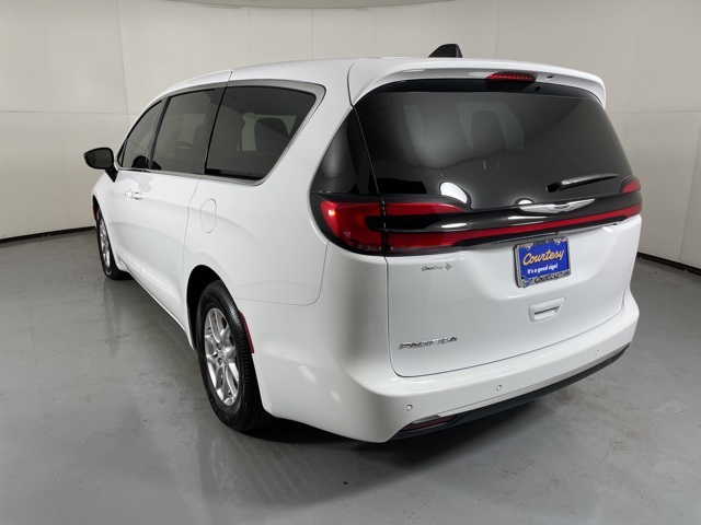 2025 Chrysler Pacifica photo 6