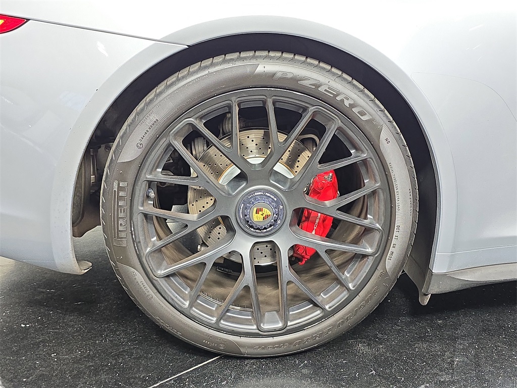 2015 Porsche 911 GTS photo 27