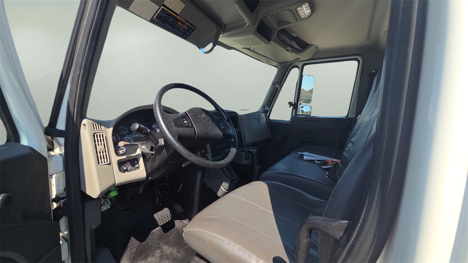 2016 International 4300 DuraStar 4300 photo 15