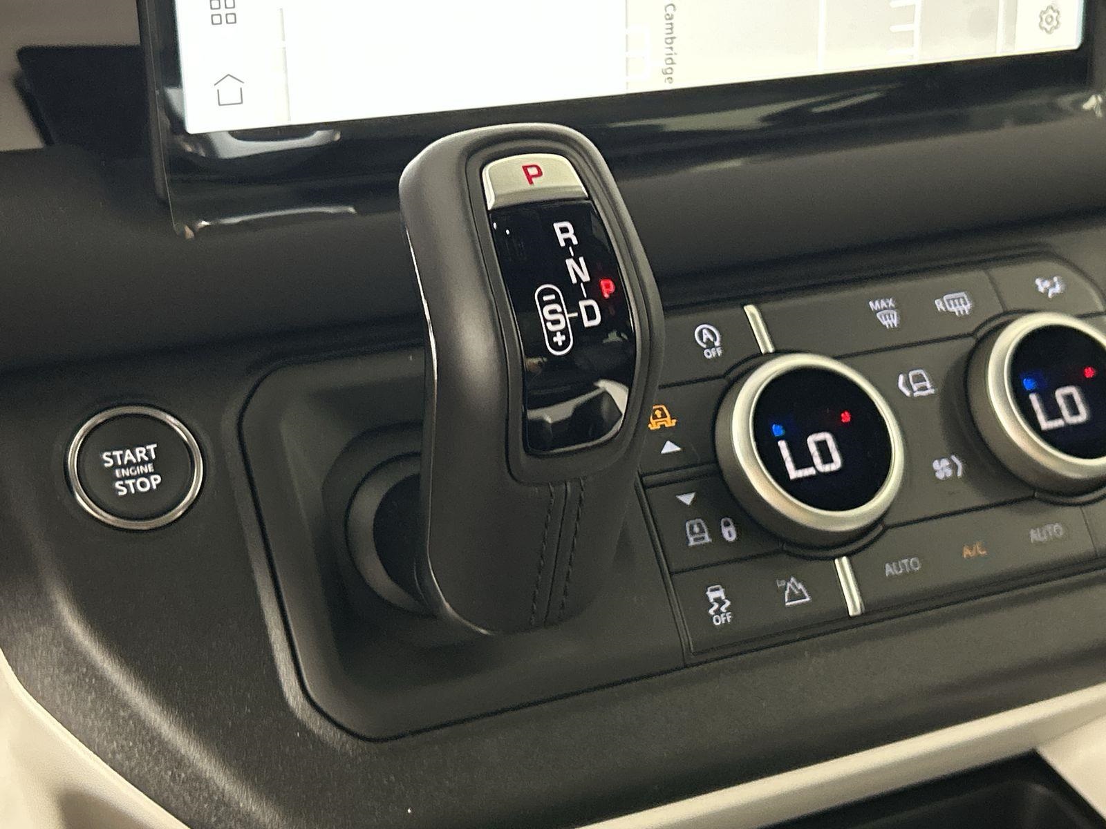 2025 Land Rover Defender 130 S photo 15