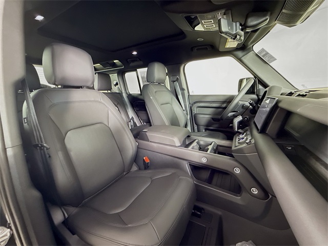 2025 Land Rover Defender 110 X-Dynamic SE photo 26