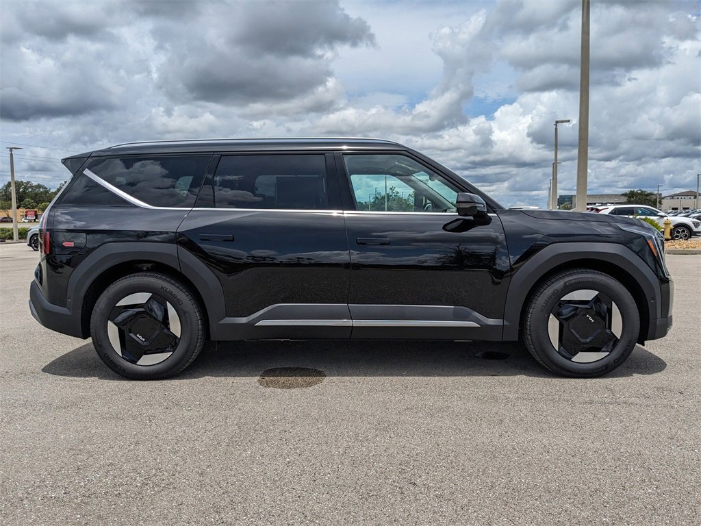 2026 Kia EV9 Wind photo 4