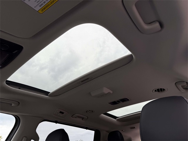 2026 Kia Carnival SX photo 3