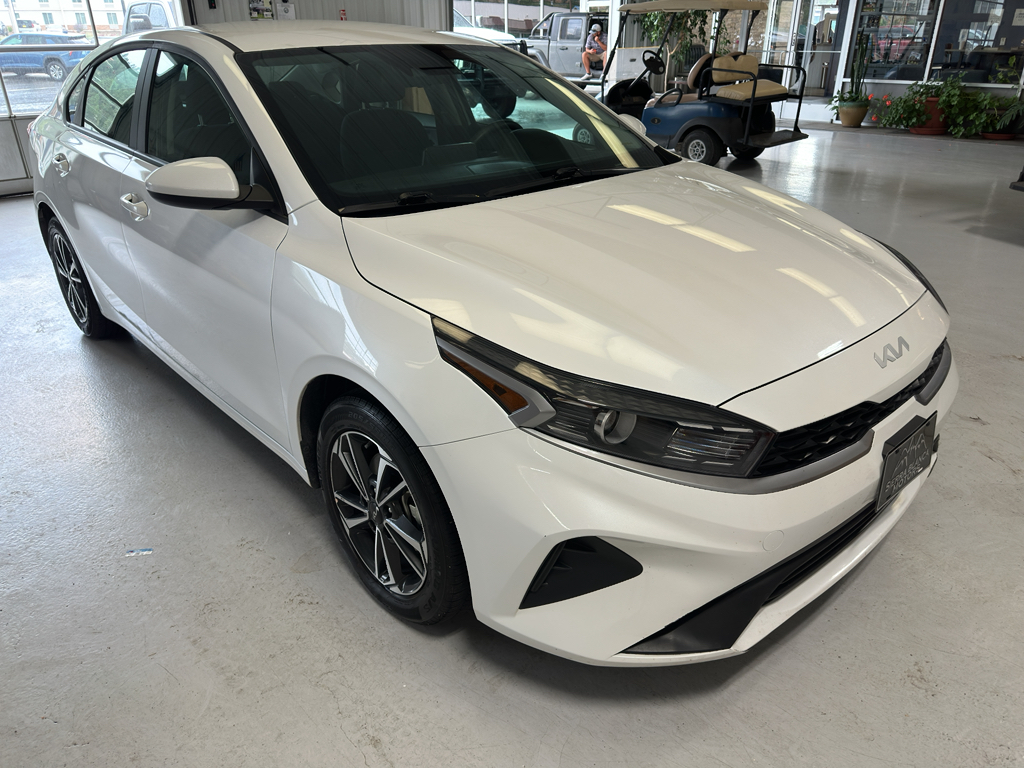 2024 Kia Forte LXS photo 3